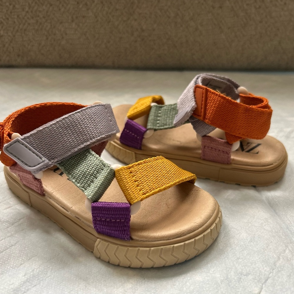 ZARA Girls Sandals Size 22 in very good condition